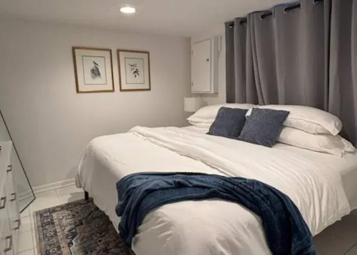 Beautiful Updated Near Great Lakes Naval Base