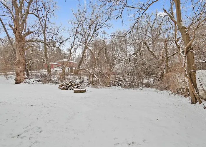 Beautiful Updated Near Great Lakes Naval Base Waukegan